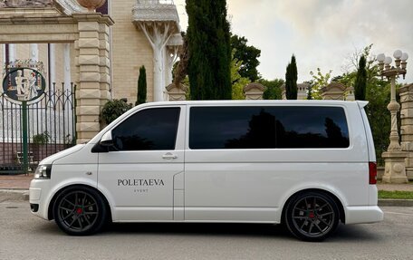 Volkswagen Caravelle T5, 2014 год, 2 050 000 рублей, 3 фотография