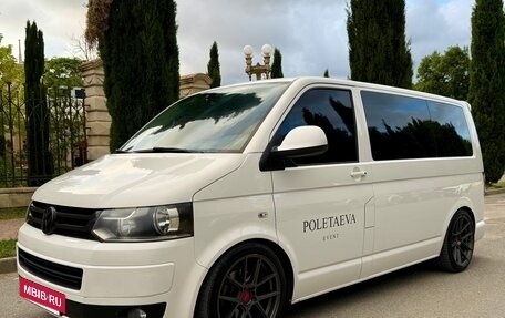 Volkswagen Caravelle T5, 2014 год, 2 050 000 рублей, 2 фотография