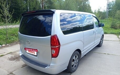 Hyundai H-1 II рестайлинг, 2010 год, 1 800 000 рублей, 7 фотография
