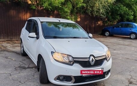 Renault Sandero II рестайлинг, 2015 год, 980 000 рублей, 2 фотография