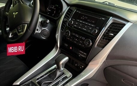 Mitsubishi Pajero Sport III рестайлинг, 2017 год, 2 250 000 рублей, 7 фотография
