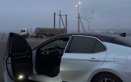 Toyota Camry, 2020 год, 3 050 000 рублей, 4 фотография
