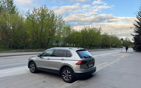 Volkswagen Tiguan II, 2019 год, 2 500 000 рублей, 3 фотография