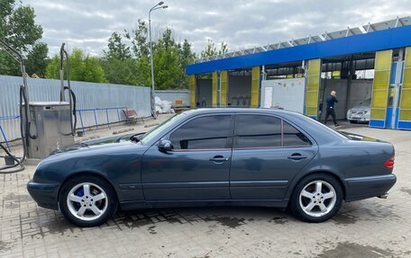 Mercedes-Benz E-Класс, 1998 год, 390 000 рублей, 2 фотография