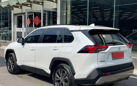 Toyota RAV4, 2024 год, 2 790 099 рублей, 4 фотография