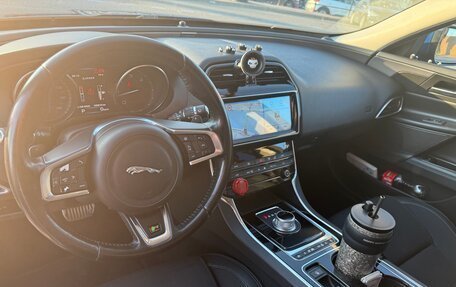 Jaguar XE I рестайлинг, 2015 год, 1 850 000 рублей, 9 фотография