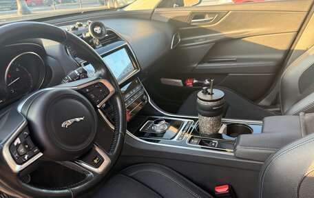 Jaguar XE I рестайлинг, 2015 год, 1 850 000 рублей, 8 фотография