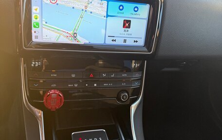 Jaguar XE I рестайлинг, 2015 год, 1 850 000 рублей, 10 фотография