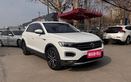 Volkswagen T-Roc I, 2021 год, 1 300 200 рублей, 2 фотография