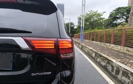 Mitsubishi Outlander III рестайлинг 3, 2023 год, 2 250 100 рублей, 8 фотография