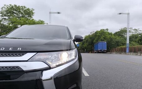 Mitsubishi Outlander III рестайлинг 3, 2023 год, 2 250 100 рублей, 3 фотография