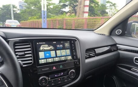 Mitsubishi Outlander III рестайлинг 3, 2023 год, 2 250 100 рублей, 14 фотография