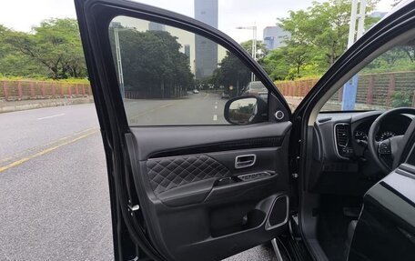 Mitsubishi Outlander III рестайлинг 3, 2023 год, 2 250 100 рублей, 18 фотография
