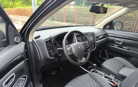 Mitsubishi Outlander III рестайлинг 3, 2023 год, 2 250 100 рублей, 17 фотография