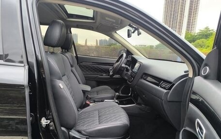 Mitsubishi Outlander III рестайлинг 3, 2023 год, 2 250 100 рублей, 21 фотография