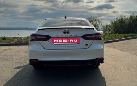 Toyota Camry, 2021 год, 3 850 000 рублей, 6 фотография