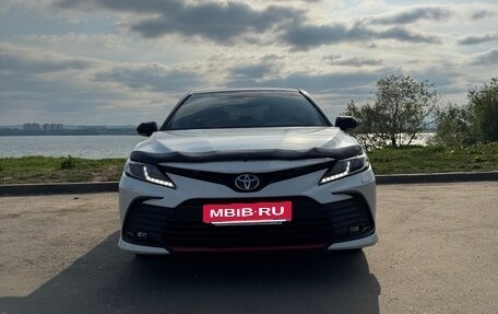 Toyota Camry, 2021 год, 3 850 000 рублей, 2 фотография