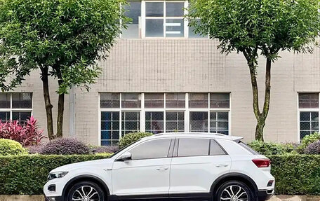 Volkswagen T-Roc I, 2021 год, 1 475 800 рублей, 3 фотография