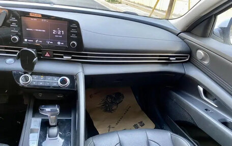 Hyundai Elantra, 2022 год, 1 200 000 рублей, 10 фотография