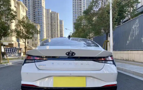 Hyundai Elantra, 2022 год, 1 200 000 рублей, 5 фотография