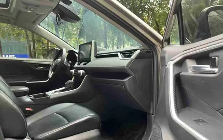 Toyota RAV4, 2020 год, 1 900 000 рублей, 8 фотография
