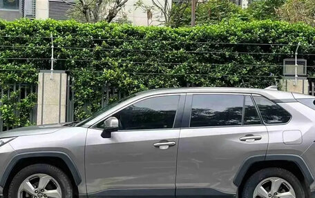 Toyota RAV4, 2020 год, 1 900 000 рублей, 2 фотография
