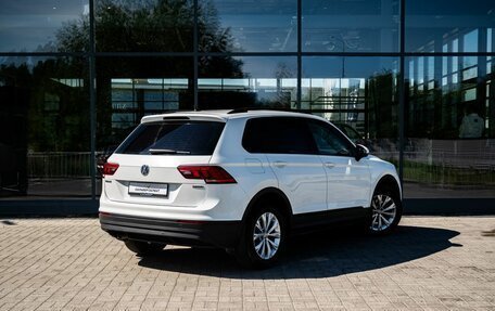 Volkswagen Tiguan II, 2020 год, 2 700 000 рублей, 2 фотография