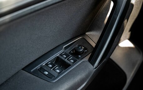 Volkswagen Tiguan II, 2020 год, 2 700 000 рублей, 24 фотография