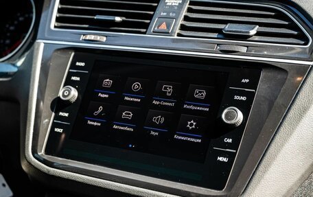 Volkswagen Tiguan II, 2020 год, 2 700 000 рублей, 21 фотография