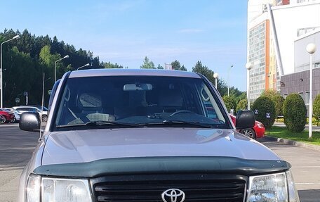 Toyota Land Cruiser 100 рестайлинг 2, 2004 год, 3 499 000 рублей, 1 фотография