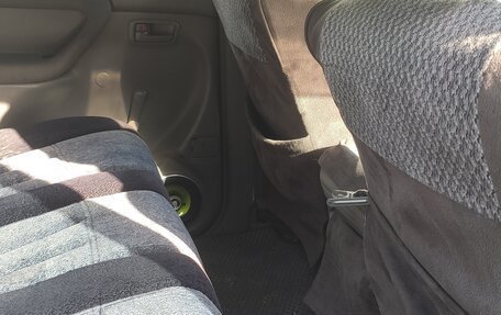 Toyota Land Cruiser 100 рестайлинг 2, 2004 год, 3 499 000 рублей, 14 фотография