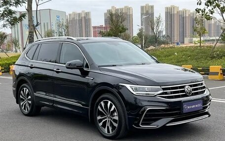 Volkswagen Tiguan II, 2024 год, 3 450 000 рублей, 2 фотография