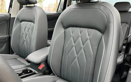 Volkswagen Tiguan II, 2024 год, 3 450 000 рублей, 23 фотография