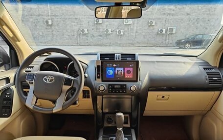 Toyota Land Cruiser Prado 150 рестайлинг 2, 2018 год, 4 410 000 рублей, 9 фотография