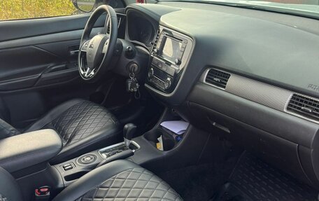 Mitsubishi Outlander III рестайлинг 3, 2015 год, 1 550 000 рублей, 11 фотография