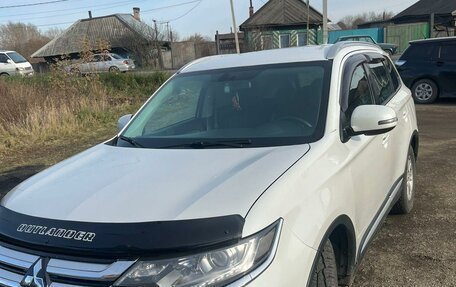 Mitsubishi Outlander III рестайлинг 3, 2015 год, 1 550 000 рублей, 9 фотография
