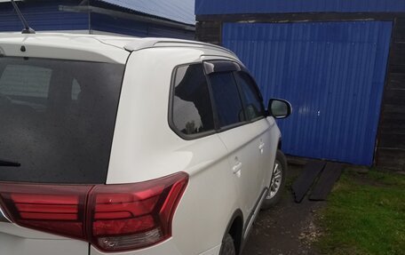 Mitsubishi Outlander III рестайлинг 3, 2015 год, 1 550 000 рублей, 7 фотография