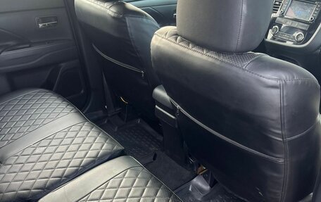 Mitsubishi Outlander III рестайлинг 3, 2015 год, 1 550 000 рублей, 10 фотография