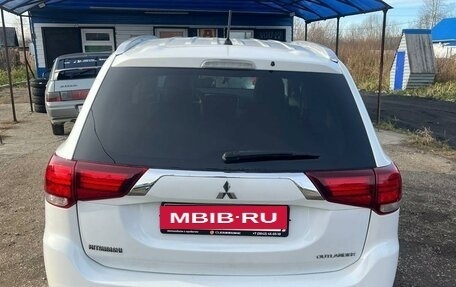Mitsubishi Outlander III рестайлинг 3, 2015 год, 1 550 000 рублей, 8 фотография