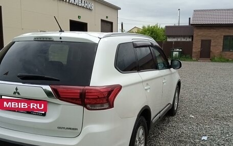 Mitsubishi Outlander III рестайлинг 3, 2015 год, 1 550 000 рублей, 5 фотография