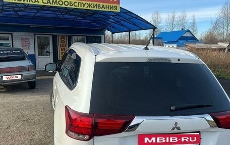 Mitsubishi Outlander III рестайлинг 3, 2015 год, 1 550 000 рублей, 13 фотография