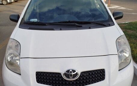 Toyota Yaris III рестайлинг, 2008 год, 666 000 рублей, 2 фотография