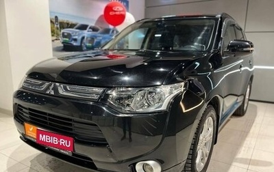 Mitsubishi Outlander III рестайлинг 3, 2013 год, 1 675 000 рублей, 1 фотография