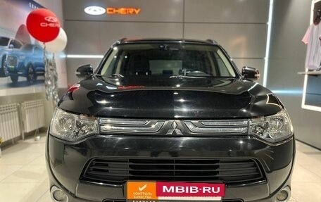 Mitsubishi Outlander III рестайлинг 3, 2013 год, 1 675 000 рублей, 2 фотография