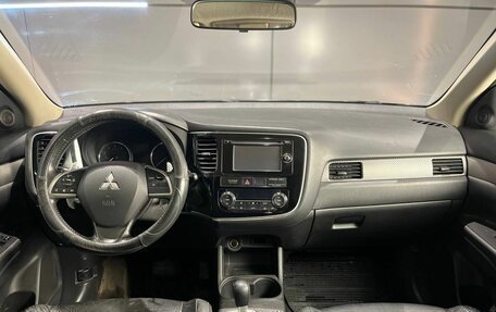 Mitsubishi Outlander III рестайлинг 3, 2013 год, 1 675 000 рублей, 14 фотография