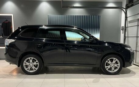 Mitsubishi Outlander III рестайлинг 3, 2013 год, 1 675 000 рублей, 4 фотография