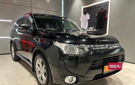 Mitsubishi Outlander III рестайлинг 3, 2013 год, 1 675 000 рублей, 3 фотография