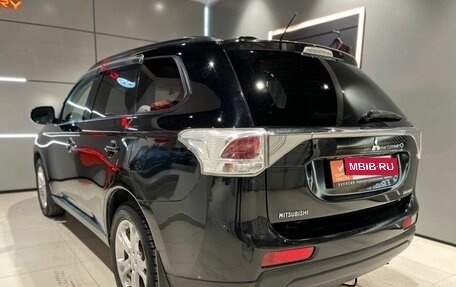 Mitsubishi Outlander III рестайлинг 3, 2013 год, 1 675 000 рублей, 7 фотография