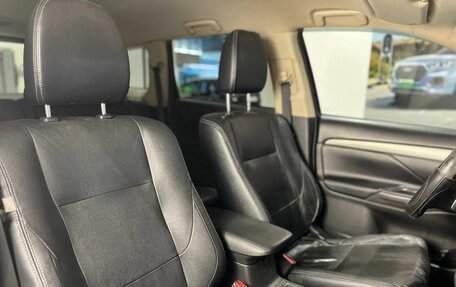 Mitsubishi Outlander III рестайлинг 3, 2013 год, 1 675 000 рублей, 21 фотография