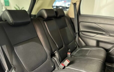 Mitsubishi Outlander III рестайлинг 3, 2013 год, 1 675 000 рублей, 23 фотография